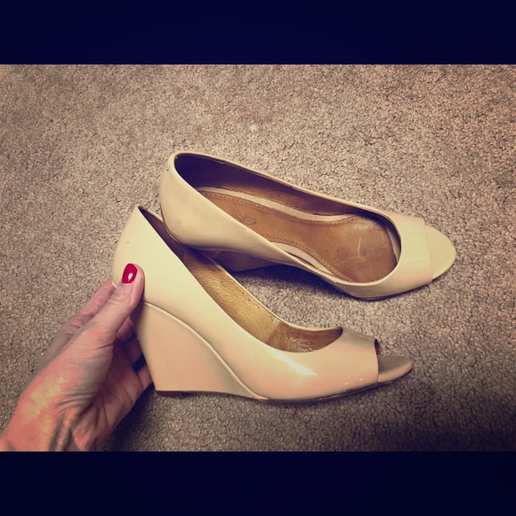 aldo nude wedges